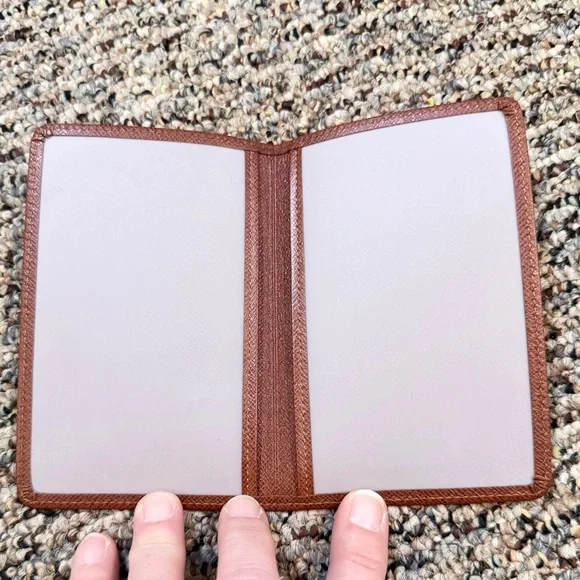 Louis Vuitton Brown Taiga Leather Card holder with certificate of authenticity - Picture 2 of 5